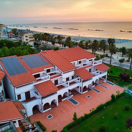 Residence Elle Сан-Бенедетто-дель-Тронто Экстерьер фото